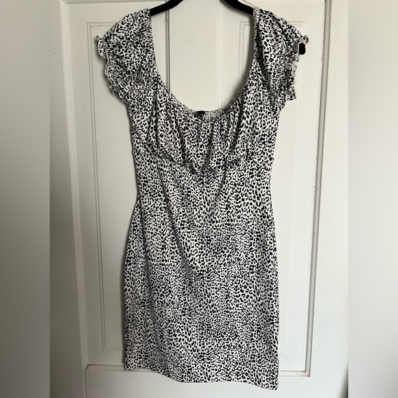 Windsor Dresses & Skirts - Elegant Black and White Leopard Print Dress